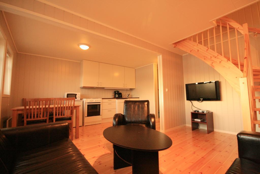 Sarnes Seaside Cabins Honningsvag Exterior photo